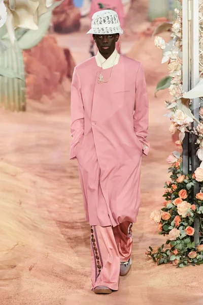 Look 10